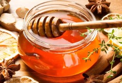 ما لا تعرفه عن العسل.. كيف تحصد فوائده وتتجنب مخاطره؟ 
