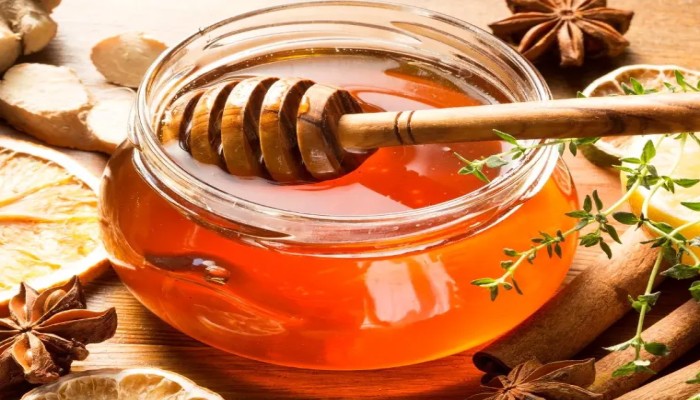 ما لا تعرفه عن العسل.. كيف تحصد فوائده وتتجنب مخاطره؟ 