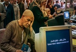 تكدس آلاف المواطنين في مكاتب التأمينات بسبب تعطل "السيستم"..  وشلل تام لمصالح 11.5 مليون مواطن