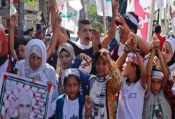 وقفات احتجاجية في غزة أمام الصليب الأحمر تفضح تصعيد الاحتلال ضد الأسرى الفلسطينيين