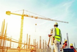 «لقمة العيش تحت الشمس القاتلة».. عمال مصر يواجهون الإجهاد الحراري بلا حماية في ذروة الصيف