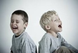 فائدة مذهلة للضحك على الدماغ.. هكذا يؤثر على نمو الأطفال 