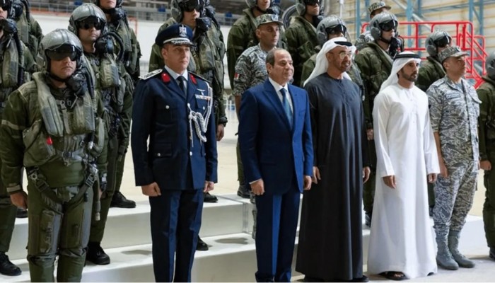 مقاتلات في أبوظبي وأرض للبيع.. كيف حوّل السيسي ديون مصر إلى صك سيادة للإمارات؟
