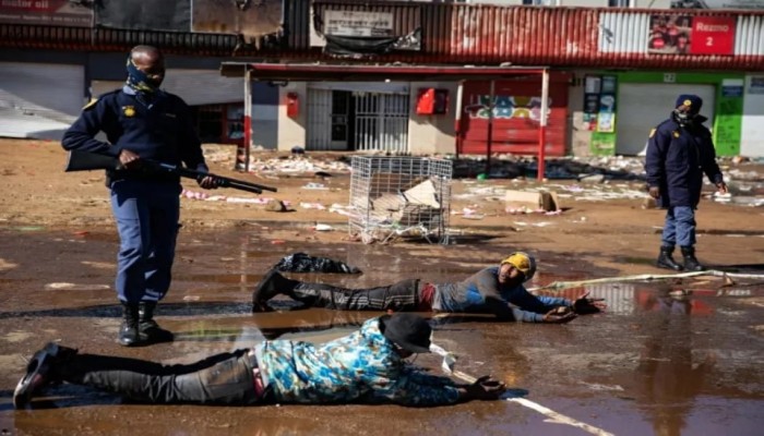 12 قتيلاً و9 جرحى في هجوم مسلح وإطلاق نار عشوائي بجنوب إفريقيا