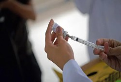 الذكاء الاصطناعي يدخل سباق اللقاحات.. تجربة بشرية تستهدف فيروسات كورونا قبل الوباء القادم