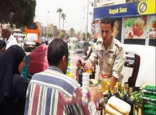 كاري أون يبتلع التموين.. سلسلة حكومية تهدد 40 ألف منفذ وتضع غذاء المصريين في يد الجيش