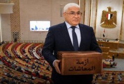 الحكومة تحبس معاشات كبار السن خلف السيستم.. تأخير الصرف يحرم مرضى من العلاج ويلاحق 11 مليون مستفيد