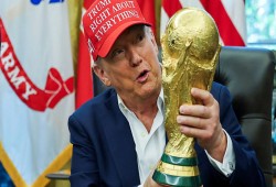 لأحل المال...ترامب يقيدعمل  المؤثرين على السوشيال  خلال كأس العالم