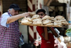 تعرف على كوارث رفع رغيف الفقراء من 5 قروش إلى 1.5 جنيه عبر الدعم النقدي