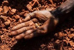 حمام دم في حقول الذهب.. اتهام  الجيش المصري بقصف مواقع تعدين سودانية على الحدود