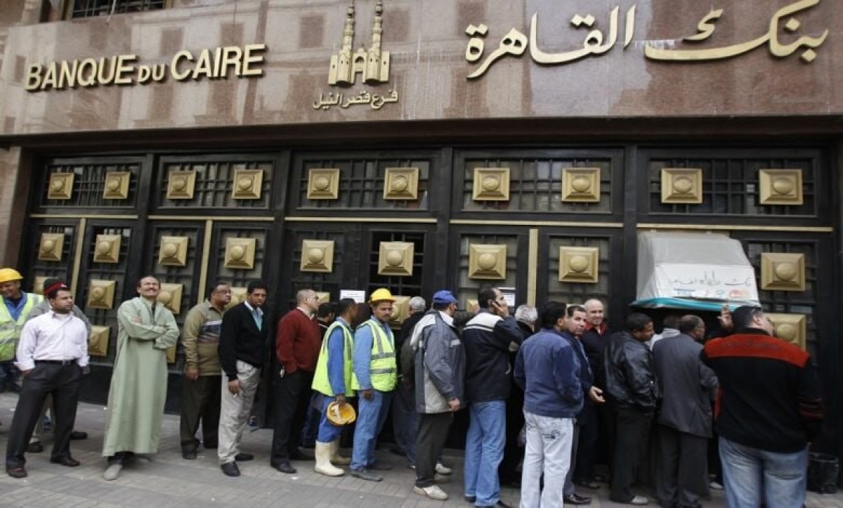 أزمة الـATM في مصر.. السيولة محبوسة في البنوك والمواطن يطارد النقد أمام الماكينات