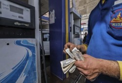 وعود حكومة الانقلاب أكاذيب تتبخر.. استمرار نهب جيوب المصريين رغم تراجع أسعار النفط