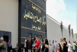 داخل سجن العاشر للنساء.. الضابط محمد يسري يحرّض "الجنائيات" على التنكيل بالمعتقلات السياسيات