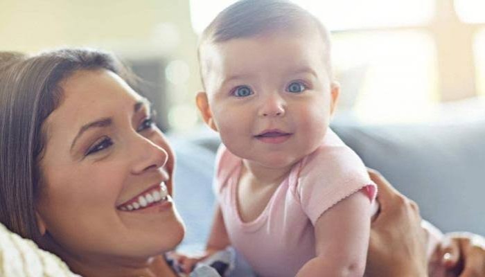 ناقوس خطر.. اكتشاف مواد كيميائية في حليب الأم تؤثر على هرمونات الأطفال