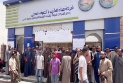 توقف التحصيل في شركة المياه.. عمال القاهرة يواصلون الإضراب للمطالبة بالعلاوات والتثبيت