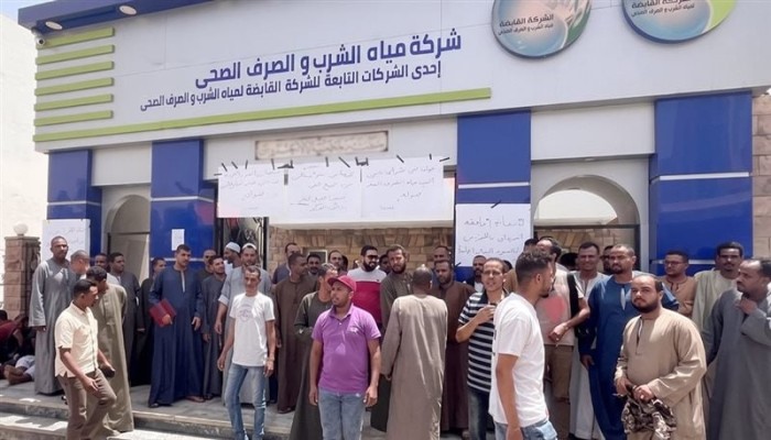 توقف التحصيل في شركة المياه.. عمال القاهرة يواصلون الإضراب للمطالبة بالعلاوات والتثبيت