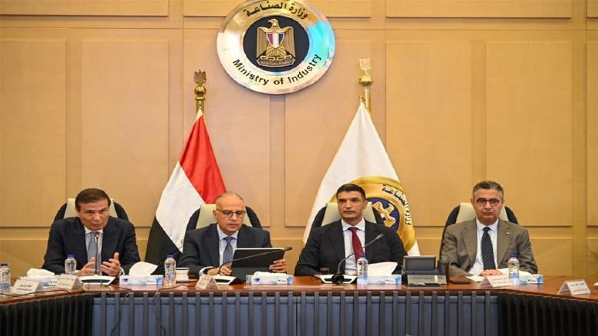 رغم التداعيات السلبية اقتصاديًا.. البصمة المائية تتحول من اداة ترشيد للمياه إلى حصار جديد للصناعة والغذاء