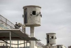 تدوير القضايا يسرق أعمارهم ويهدر صحتهم.. مأساة 3 أشقاء في سجون الانقلاب