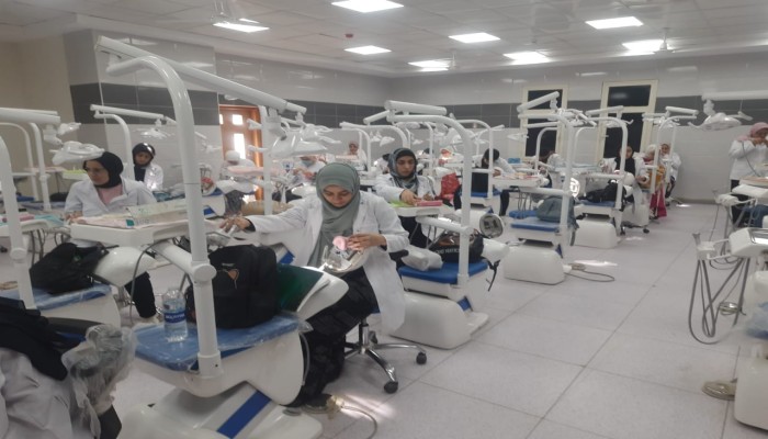 خفض قبول كليات الطب 10% والأسنان والصيدلة والعلاج الطبيعي 20%.. قرار يفاقم عجز الأطباء