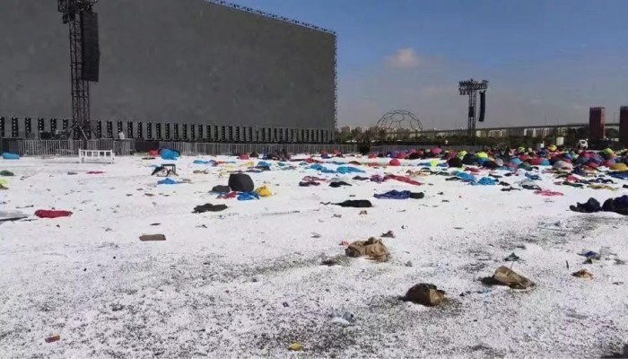 شاهد  من الهتاف لمصر إلى تكسير ممتلكاتها.. تخريب «الفان زون» بالعاصمة الإدارية يكشف أزمة الانتماء الحقيقي