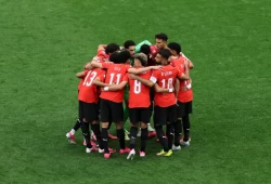 كيف تحوّل فيديو قراءة الفاتحة إلى حملة اتهامات يمينية ومؤيدة لإسرائيل ضد منتخب مصر