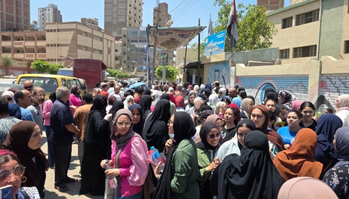 بالفيديو.. الحزن يسيطر على طلاب الثانوية العامة بسبب صعوبة امتحان اللغة العربية