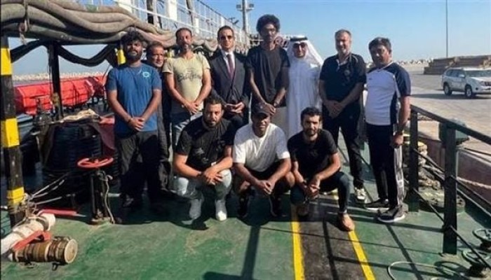 استمرار أزمة الـ 8 بحارة المصريين المختطفين بالصومال.. فدية 2.25 مليون دولار وآلية التسليم تعرقل الإفراج