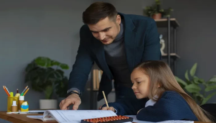 توقف عن الهوس بدرجات أبنائك.. كيف يتحول حب الوالدين إلى ضغط سلبي على الأبناء؟