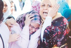 فيديو || دموع الطلاب وأولياء الأمور أمام اللجان بعد صعوبة امتحان الكيمياء