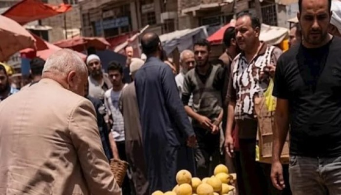 بالفيديو.. رئيس مدينة طوخ يركل بضائع الباعة وحملة الإشغالات تفتح ملف التعالي وقطع الأرزاق دون توفير بدائل