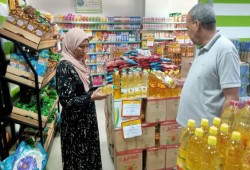 تراجع  أسعار الغذاء عالميا لا يشعر به المصريون.. الجنيه المنهك وفوضى الأسواق وزيادات الحكومة تلتهم أي انخفاض