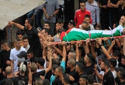 شهداء في غزة والقدس واستيطان يطارد الفلسطينيين من المخيمات إلى التجمعات البدوية