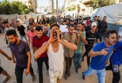 الاحتلال يقصف جنازات غزة ويحرق أراضي الضفة.. الموت يطارد المشيعين والهدنة تتحول إلى غطاء لاستمرار الإبادة