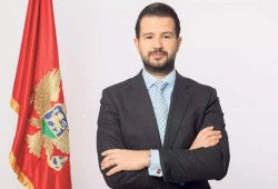 رئيس الجبل الأسود يصل القاهرة والسيسي يروّج للاستثمار رغم تعثر الاقتصاد ومناخ الاستبداد