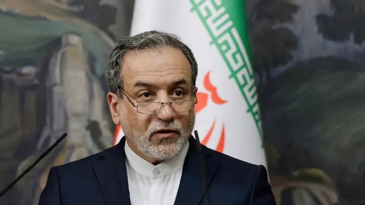 وزير الخارجية الإيراني يروي كواليس ما قبل الحرب: زعيم عربي حذرنا من الهجوم ودعانا إلى عدم الرد
