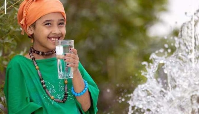 هذه العوامل تحدد الكمية المثالية لشرب الماء في الصيف واحذر من الإفراط