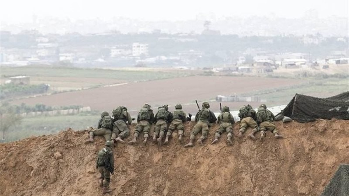 بسواتر ترابية وأسمنتية.. الاحتلال يُقسّم غزة ويُحوّل الخط الأصفر إلى حدود عسكرية دائمة