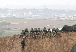 بسواتر ترابية وأسمنتية.. الاحتلال يُقسّم غزة ويُحوّل الخط الأصفر إلى حدود عسكرية دائمة