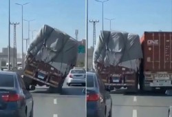 شاهد|| من "بطولة على الطريق" إلى شكوك بالتزييف.. كيف كشف التحقق الرقمي لغز فيديو "التريلا المنقذة"