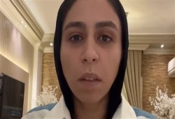 بالفيديو.. الطبيبة تقى الحسيني تتهم ضابط شرطة بالتسبب في حبس والدها وشقيقيها
