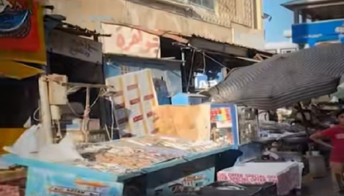 بالفيديو.. تحطيم محل أسماك في رأس البر واتهامات لرئيس المدينة.. والسلطات تلتزم الصمت