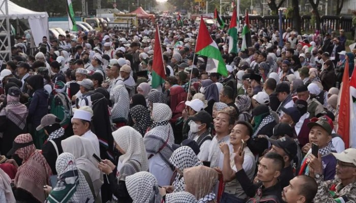 شاهد.. احتجاجات حاشدة في اندونيسيا رفضًا لترحيل ناشط فلسطيني