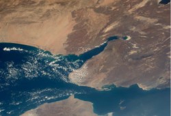 بيزنس إنسايدر أفريقيا || هجمات البحر الأحمر تهدد تعافي قناة السويس مع تراجع حركة ناقلات النفط