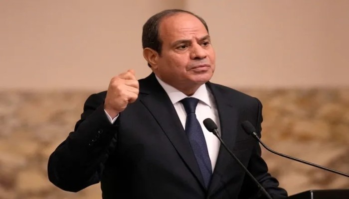 دوائر موالية للسيسي تطلق حملة "معاك ليوم الدين" لتمديد حكمه بعد 2030.. ونشطاء: هل تريدون تنصيبه ملكًا؟
