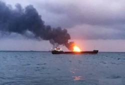 الحرس الثوري يهاجم 3 ناقلات نفط في مضيق هرمز ويستهدف قاعدة أمريكية بالأردن