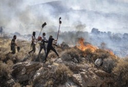 إسرائيل تقتل طفلين وفلسطينيًا في غزة وتصعد الاعتقالات والانتهاكات بالضفة الغربية