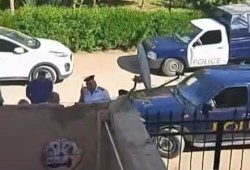 بالفيديو.. سيدة تستغيث من بطش الشرطة خلال تنفيذ إخلاء عقار بالعاشر من رمضان