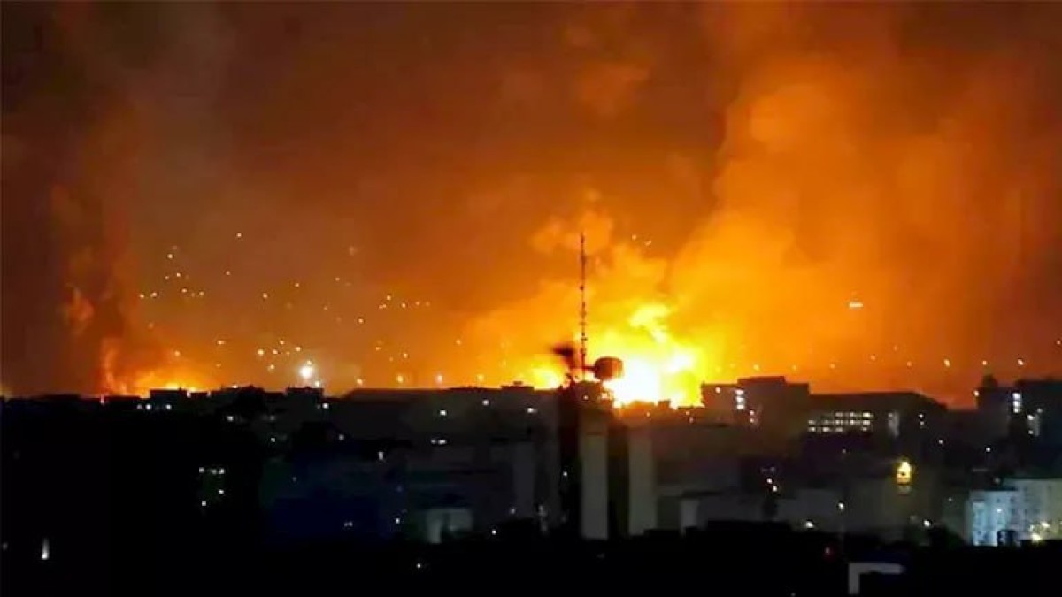 هجمات أمريكية تستهدف قشم وآبادان وبندر عباس.. وانفجارات تهز جنوب إيران