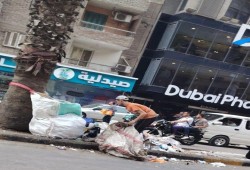 محافظة الجيزة تفشل في إنهاء ظاهرة النباشين بشارع فيصل وتتركه غارقا في القمامة