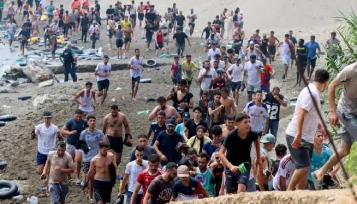 بدافع اليأس والبحث عن فرصة.. مغاربة يكشفون سر النزوح الجماعي إلى "سبتة"